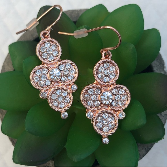 Beautiful vintage vibe flowery earrings ✨ - Picture 8 of 9